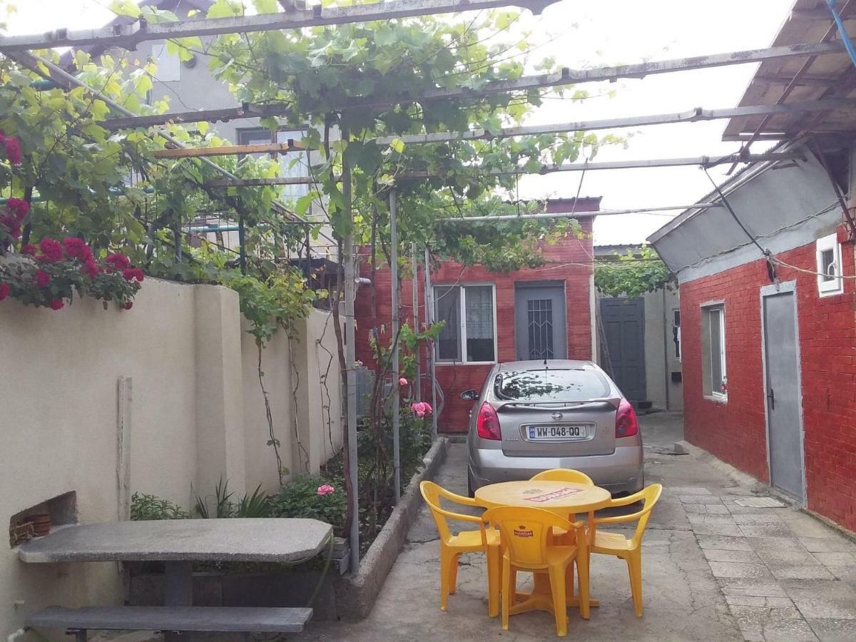 Guest House Gikacha Tbilisi Exterior foto